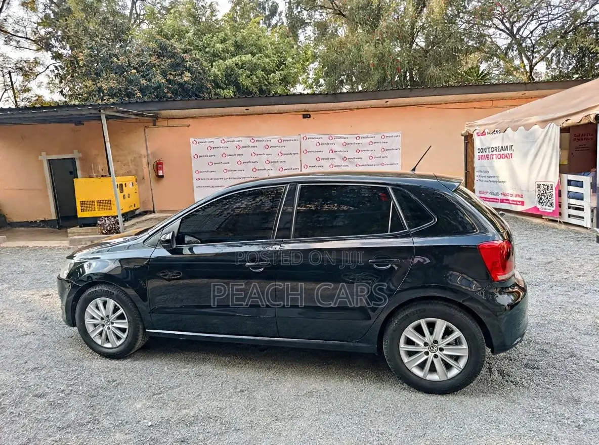 Volkswagen Polo 2011 Black