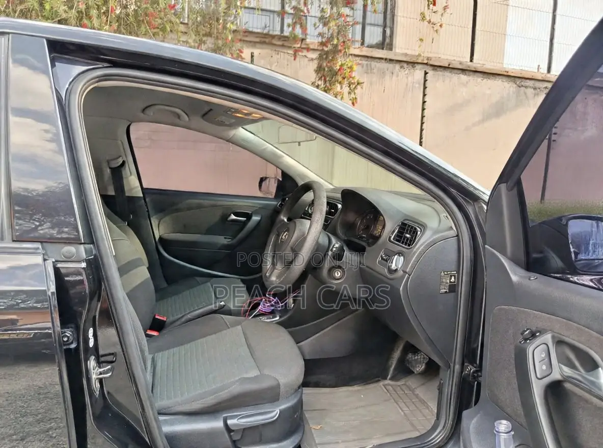 Volkswagen Polo 2011 Black