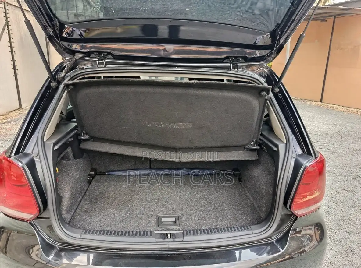 Volkswagen Polo 2011 Black