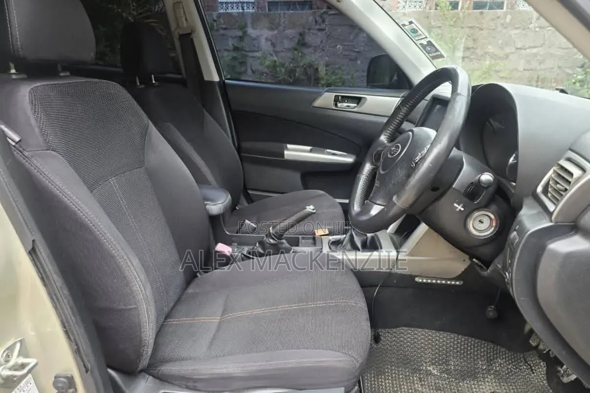 Subaru Forester 2010 Gold