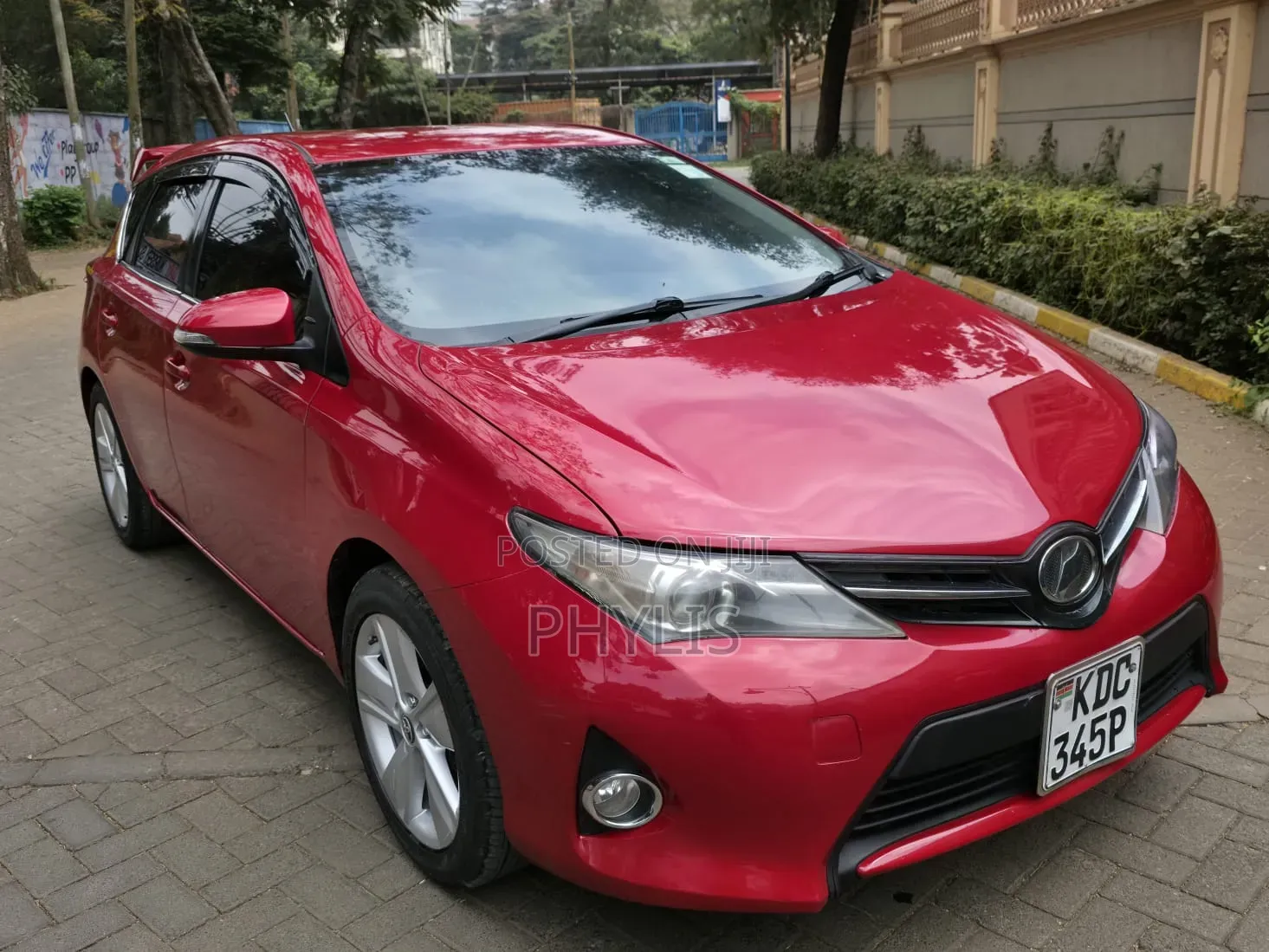 Toyota Auris 2014 Red
