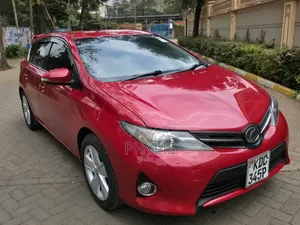Toyota Auris 2014 Red