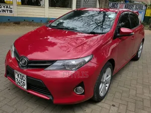 Toyota Auris 2014 Red