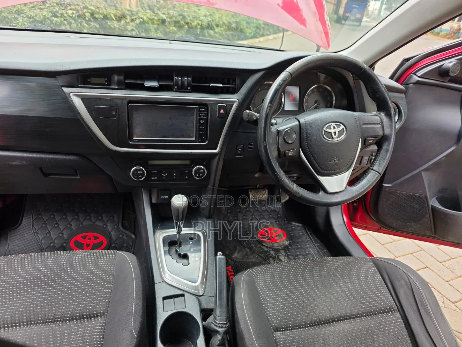 Toyota Auris 2014 Red