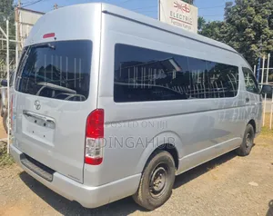 Toyota HiAce 2018 Silver