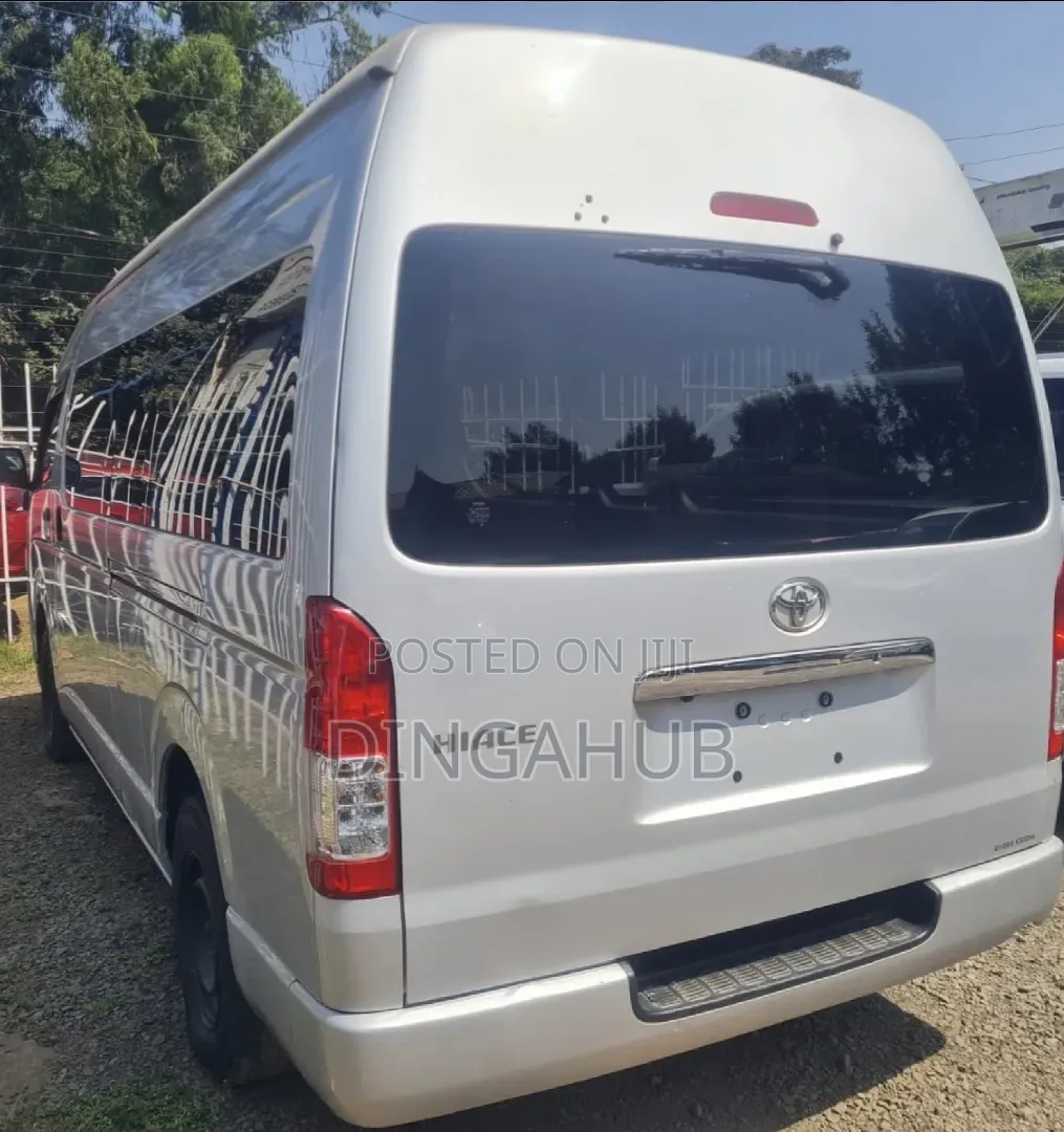Toyota HiAce 2018 Silver