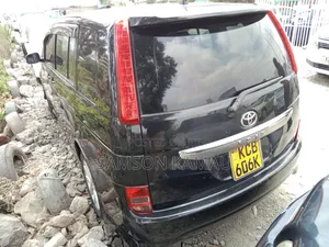 Toyota ISIS 2007 Black