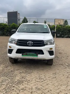 Toyota Hilux 2021 White