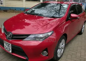 Toyota Auris 2014 Maroon