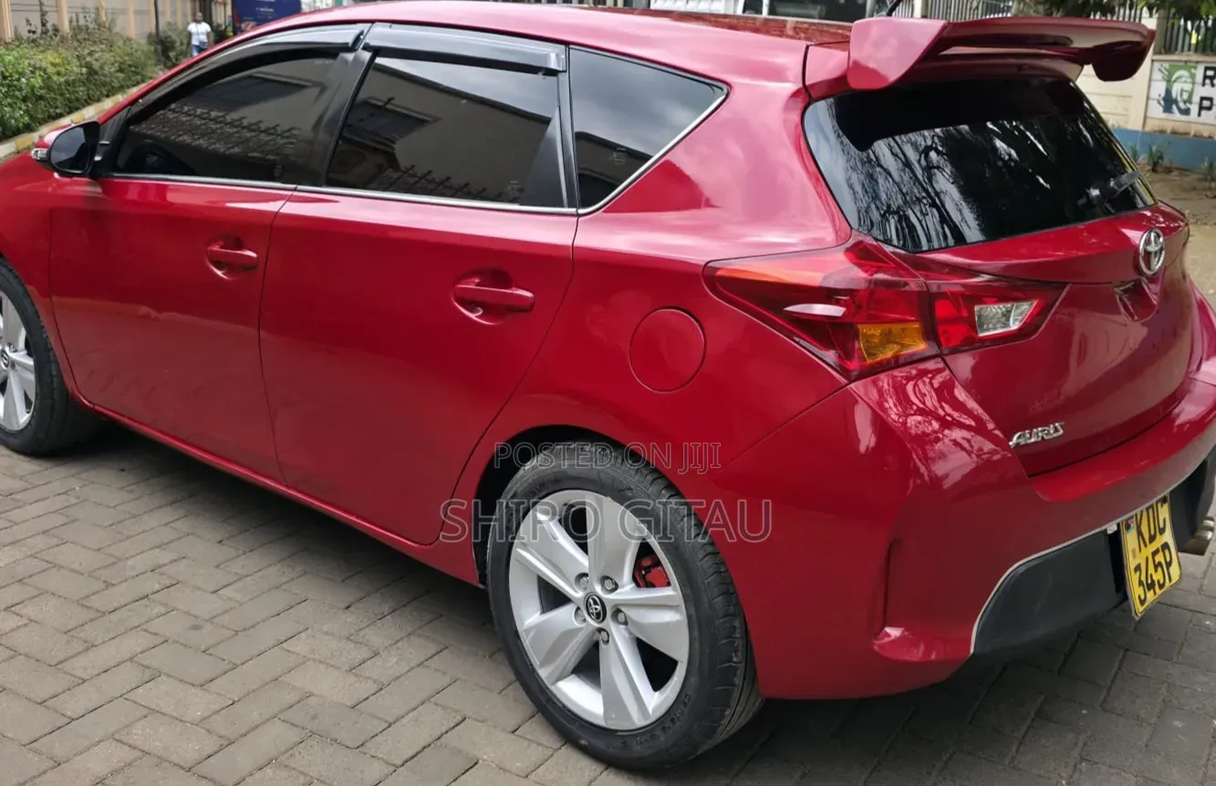 Toyota Auris 2014 Maroon