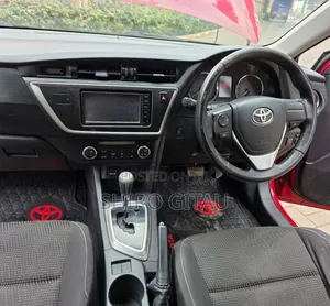 Toyota Auris 2014 Maroon
