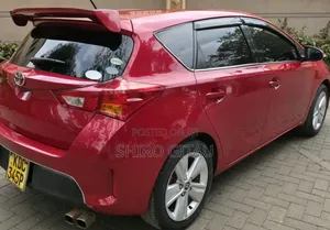 Toyota Auris 2014 Maroon