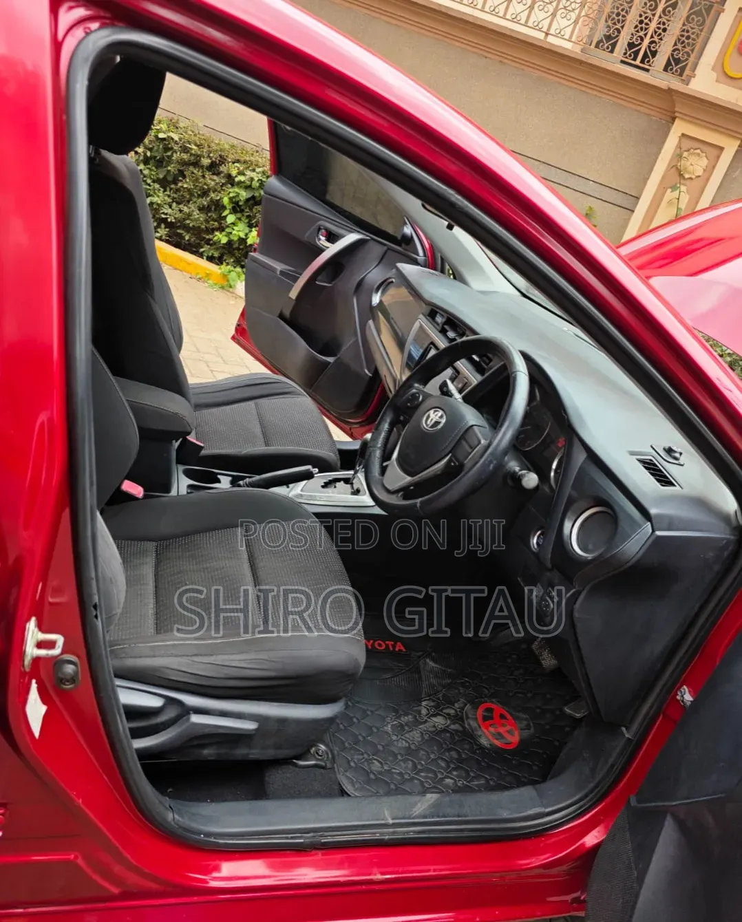 Toyota Auris 2014 Maroon