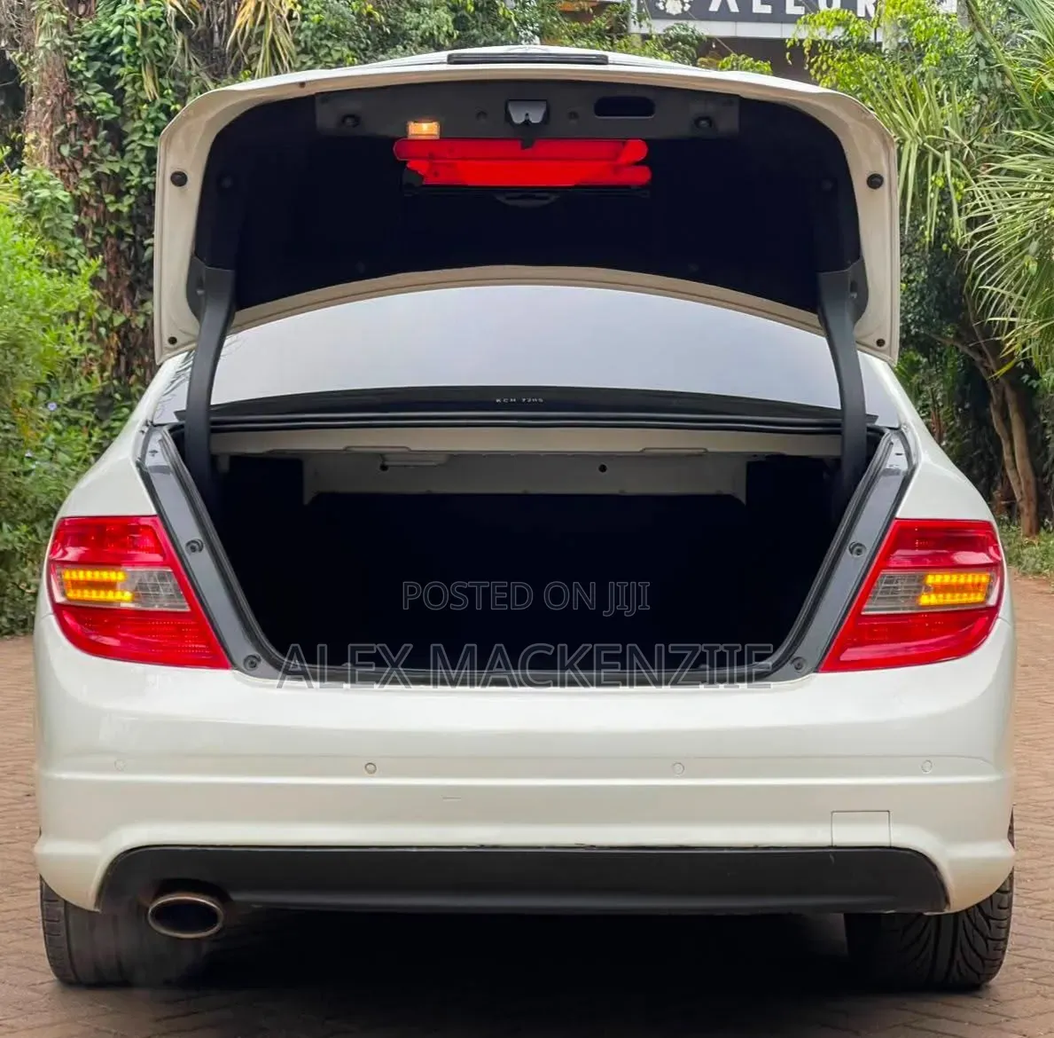 Mercedes-Benz C200 2009 White