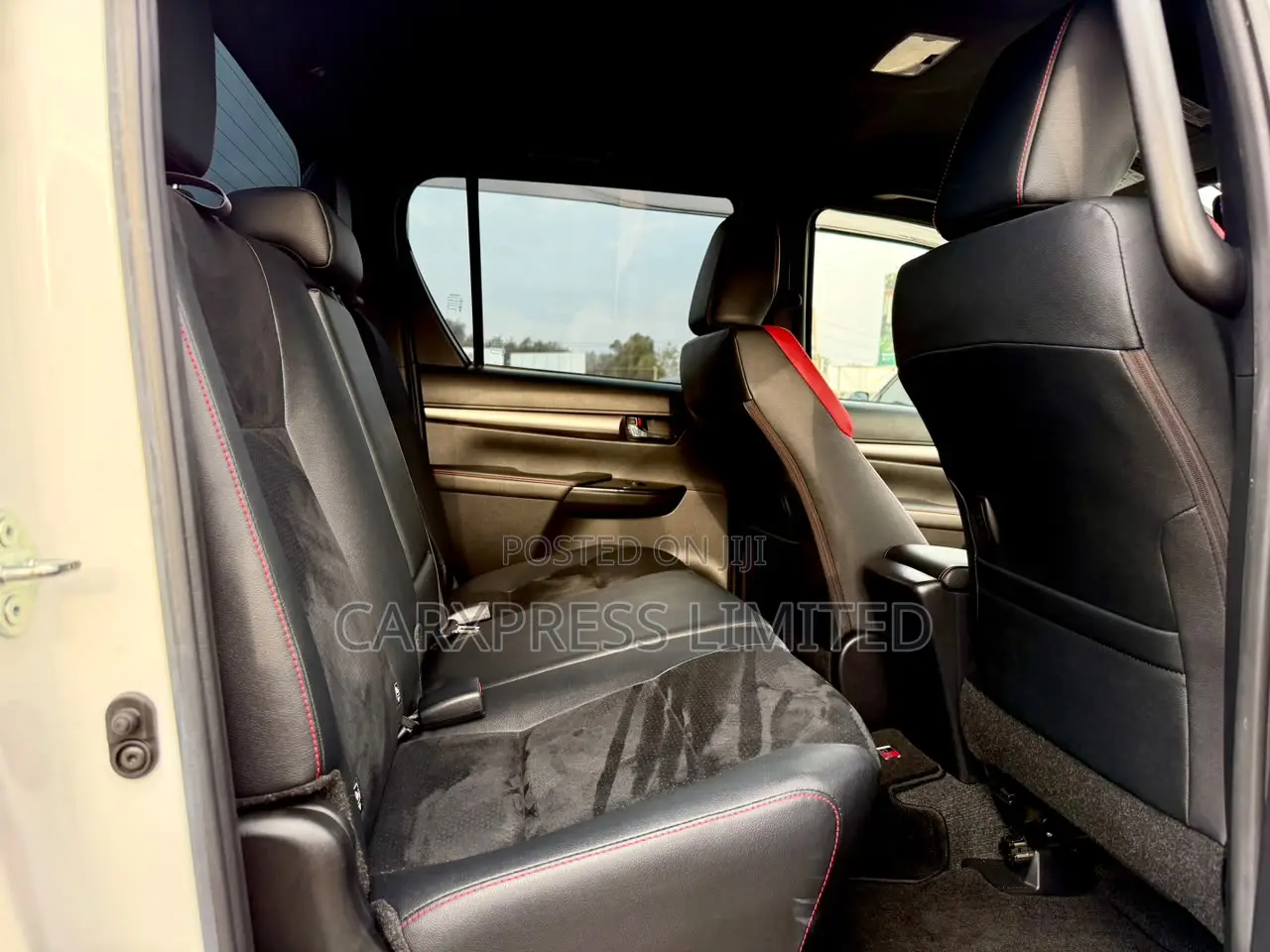 Toyota Hilux 2021 White