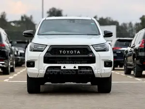 Toyota Hilux 2021 White