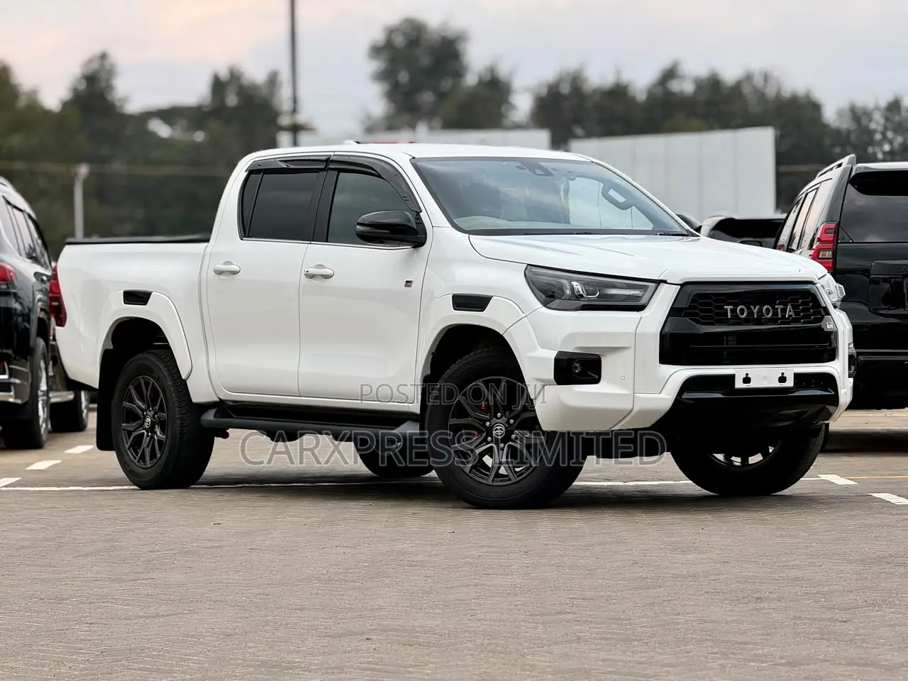 Toyota Hilux 2021 White
