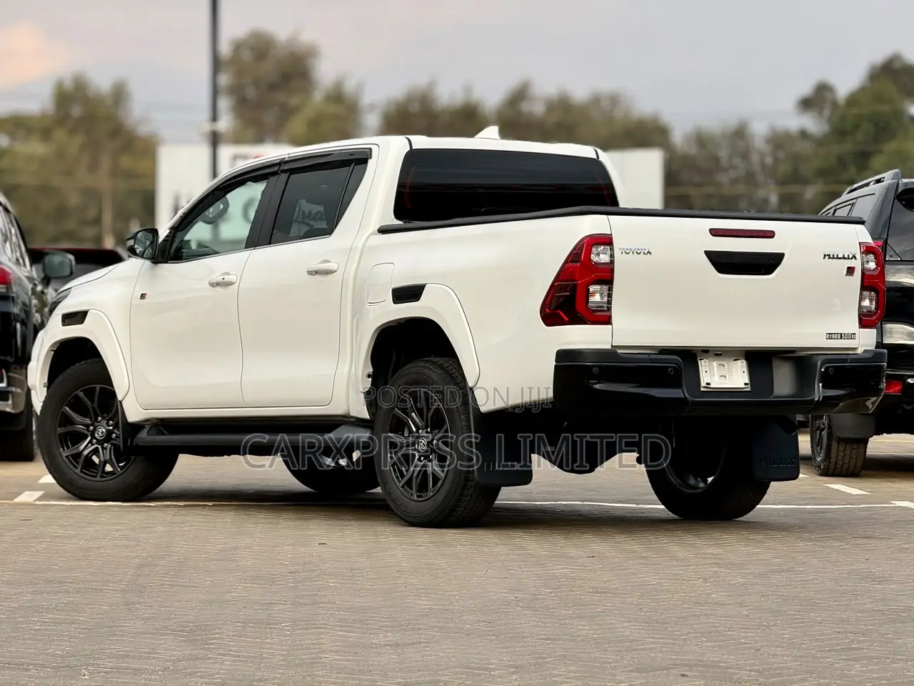 Toyota Hilux 2021 White