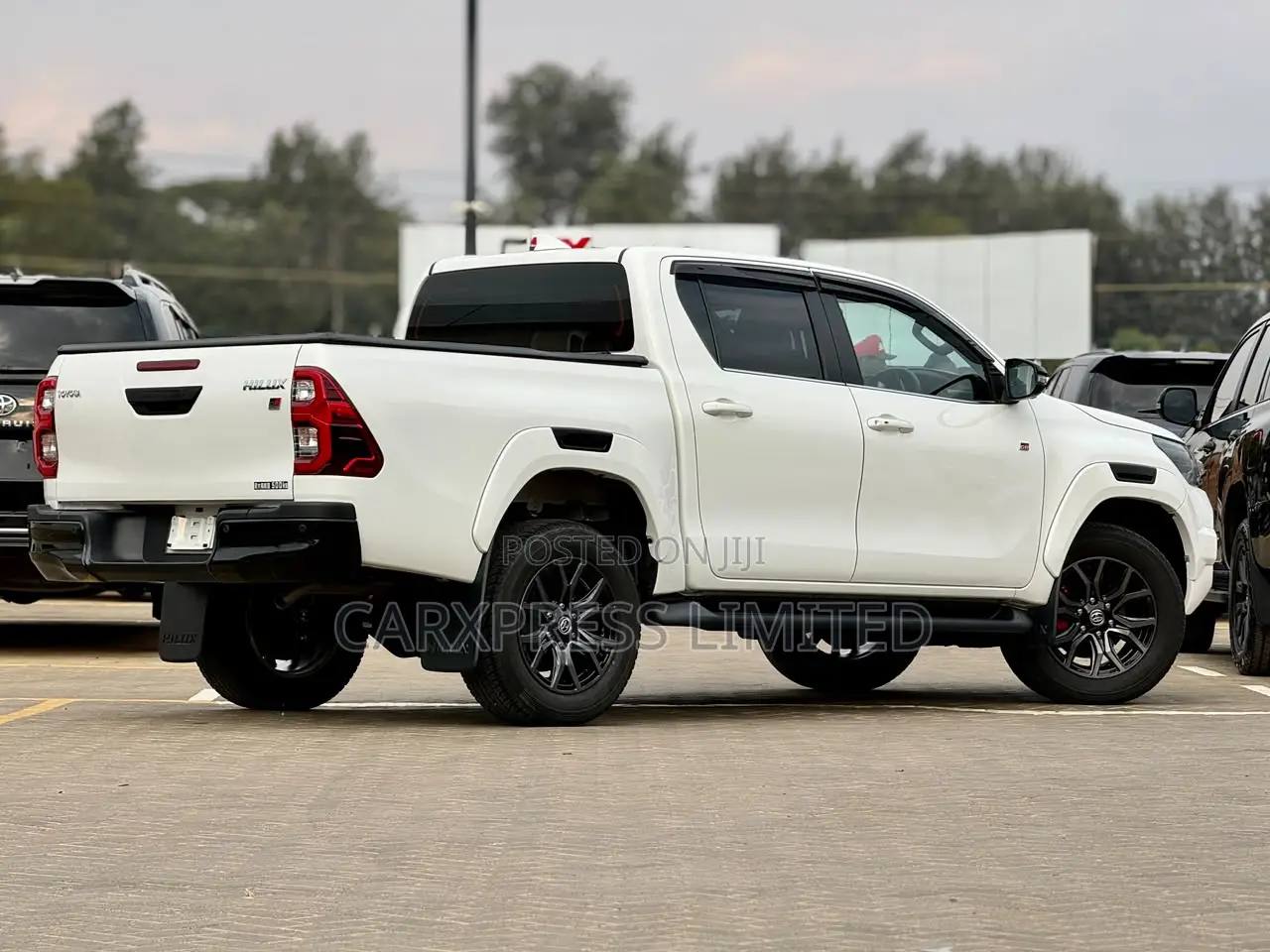 Toyota Hilux 2021 White