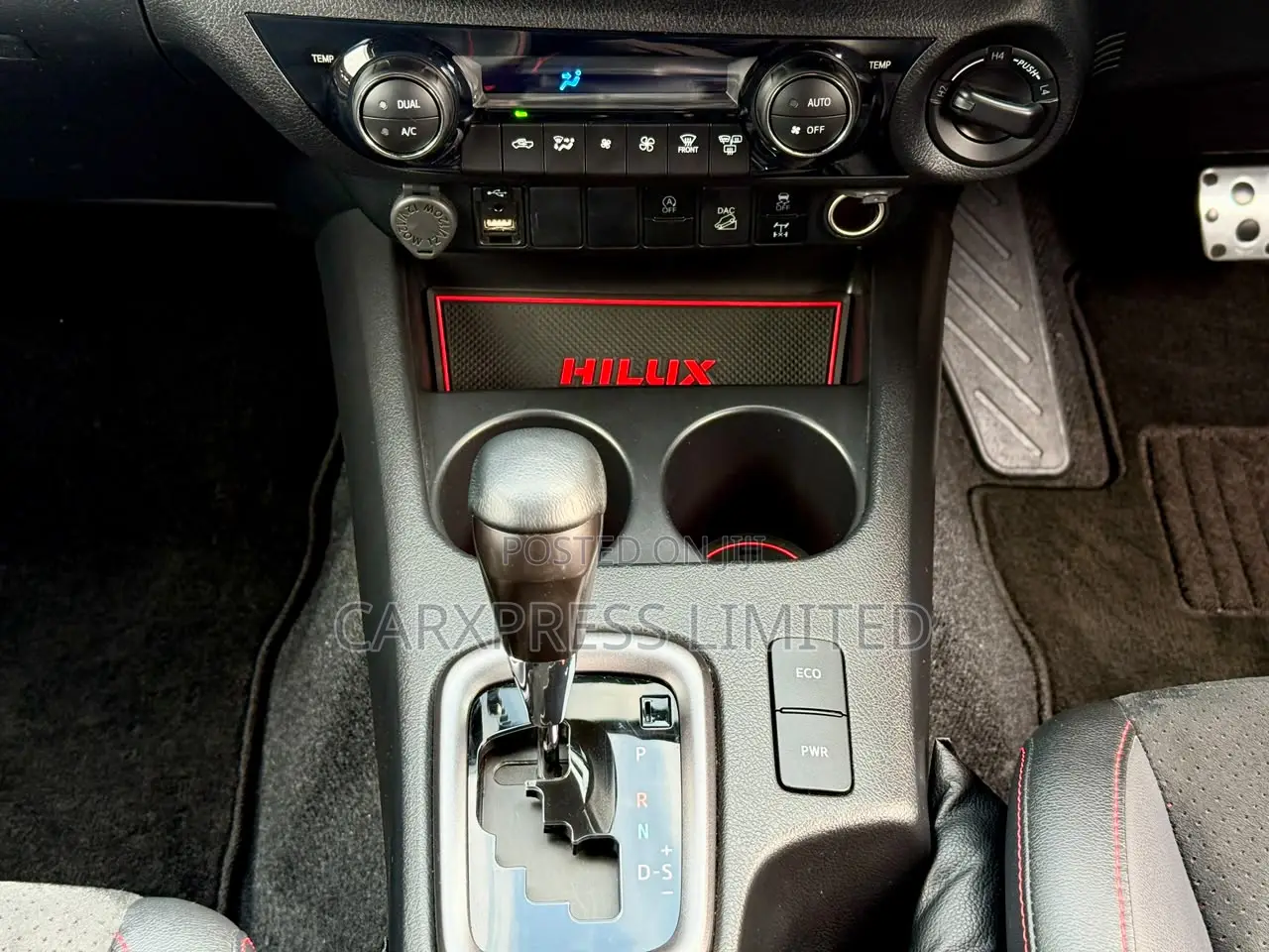 Toyota Hilux 2021 White