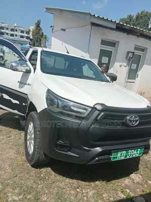 Toyota Hilux 2019 White