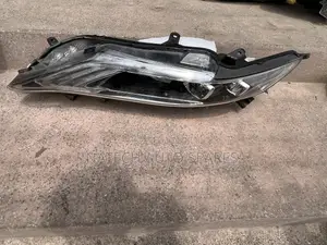 Toyota Harrier Headlight)