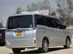 Toyota Voxy 2018 Silver