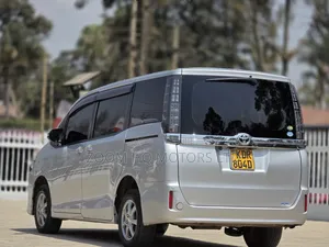 Toyota Voxy 2018 Silver