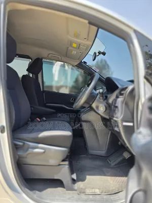 Toyota Voxy 2018 Silver