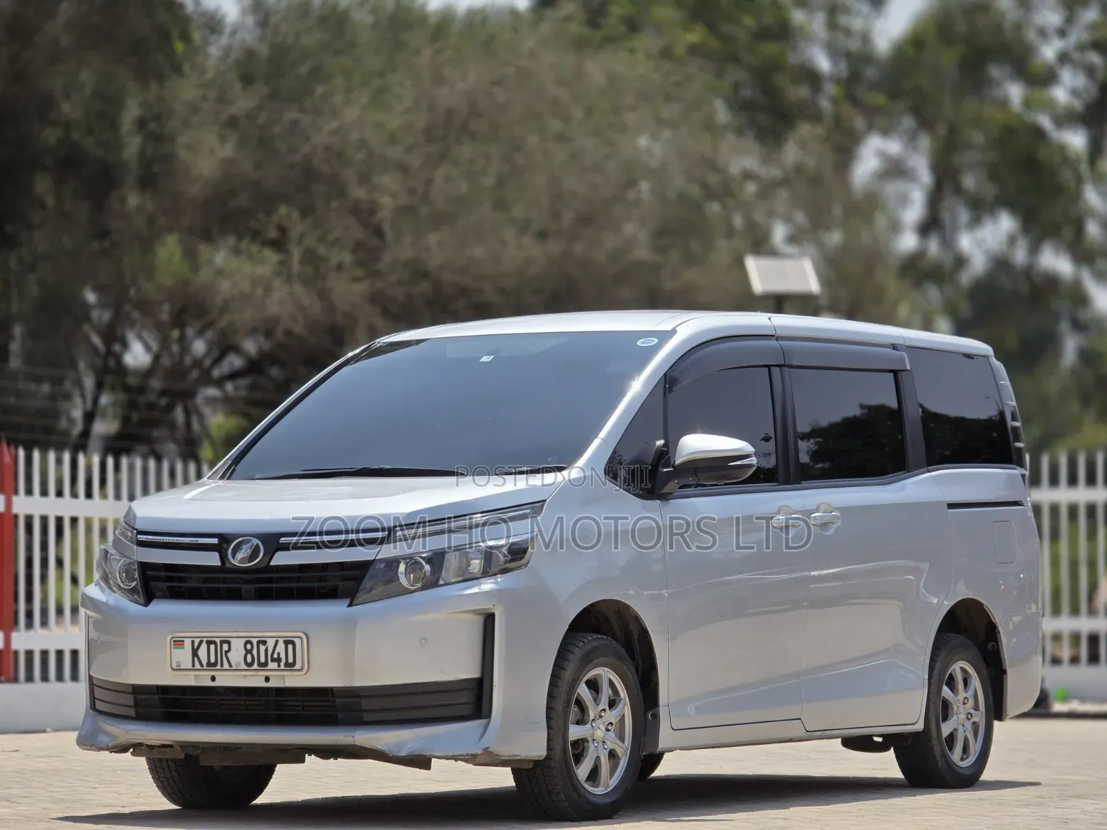 Toyota Voxy 2018 Silver