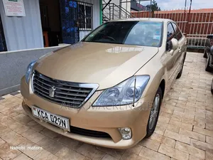 Toyota Crown 2010 Gold