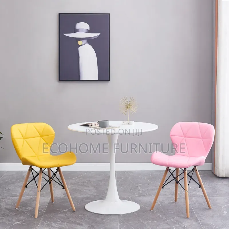Round Dining Table. Cocktail