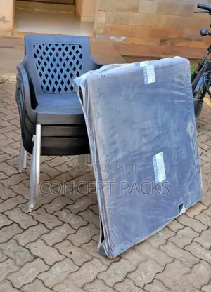 4 Executive Plastic Chairs With Arms + Sqaure Table.