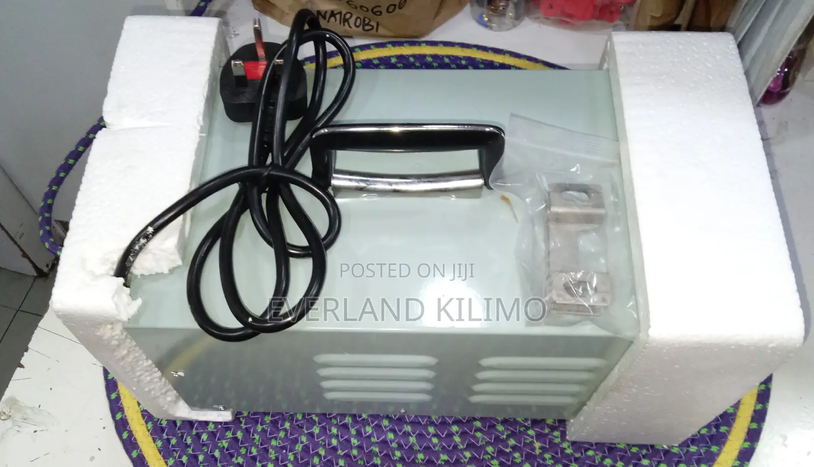 Automatic Chicken Debeaking Machine