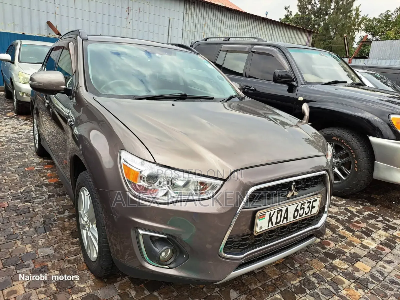 Mitsubishi RVR 2013 Gold