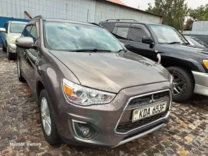 Mitsubishi RVR 2013 Gold