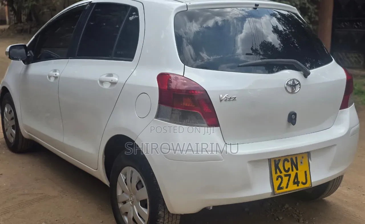 Toyota Vitz 2010 Pearl