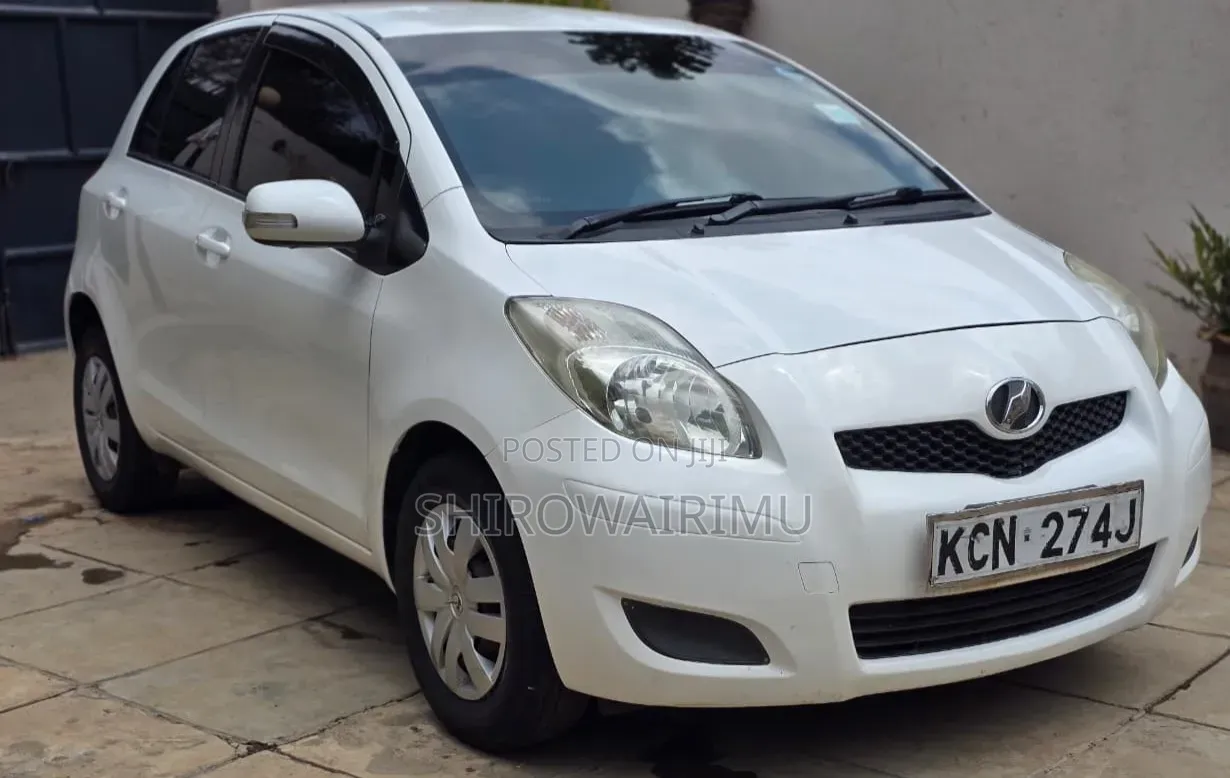 Toyota Vitz 2010 Pearl