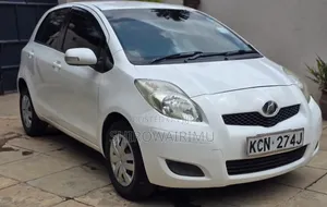 Toyota Vitz 2010 Pearl