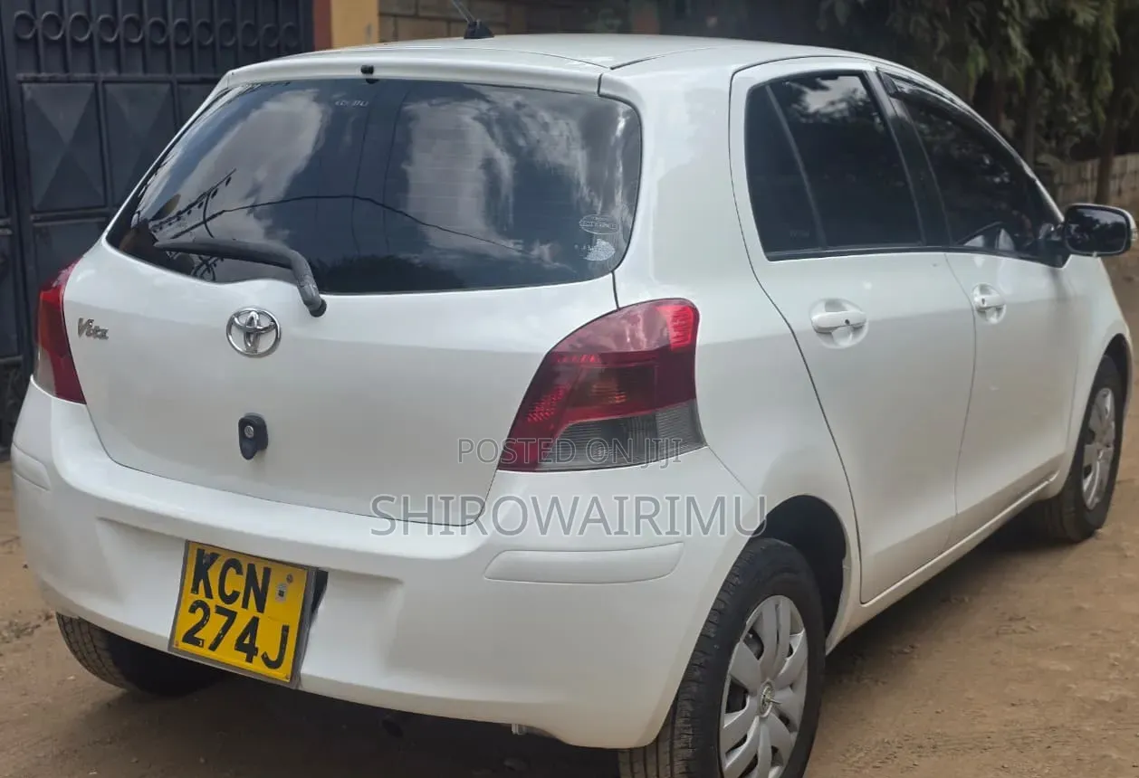 Toyota Vitz 2010 Pearl