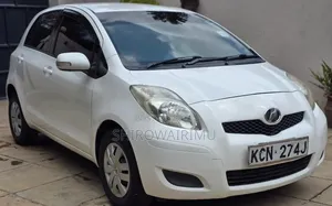 Toyota Vitz 2010 Pearl