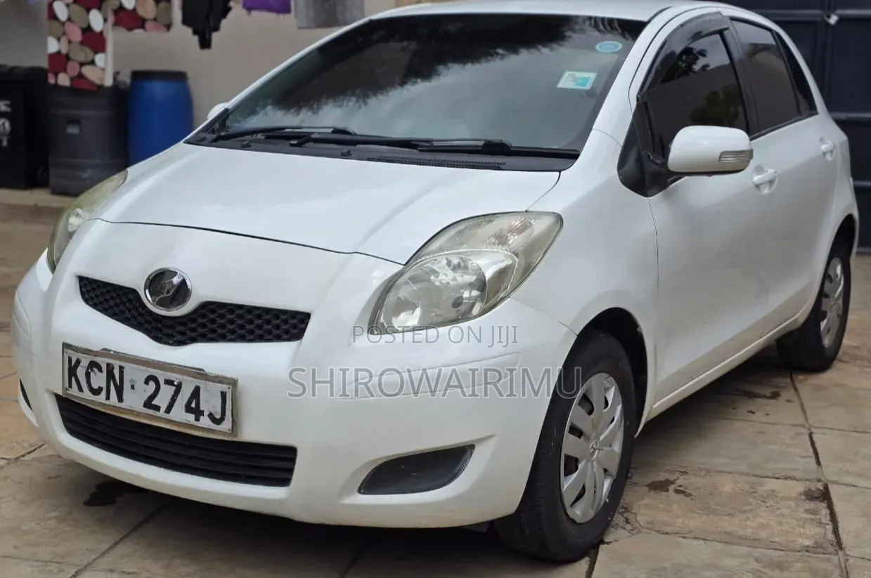 Toyota Vitz 2010 Pearl