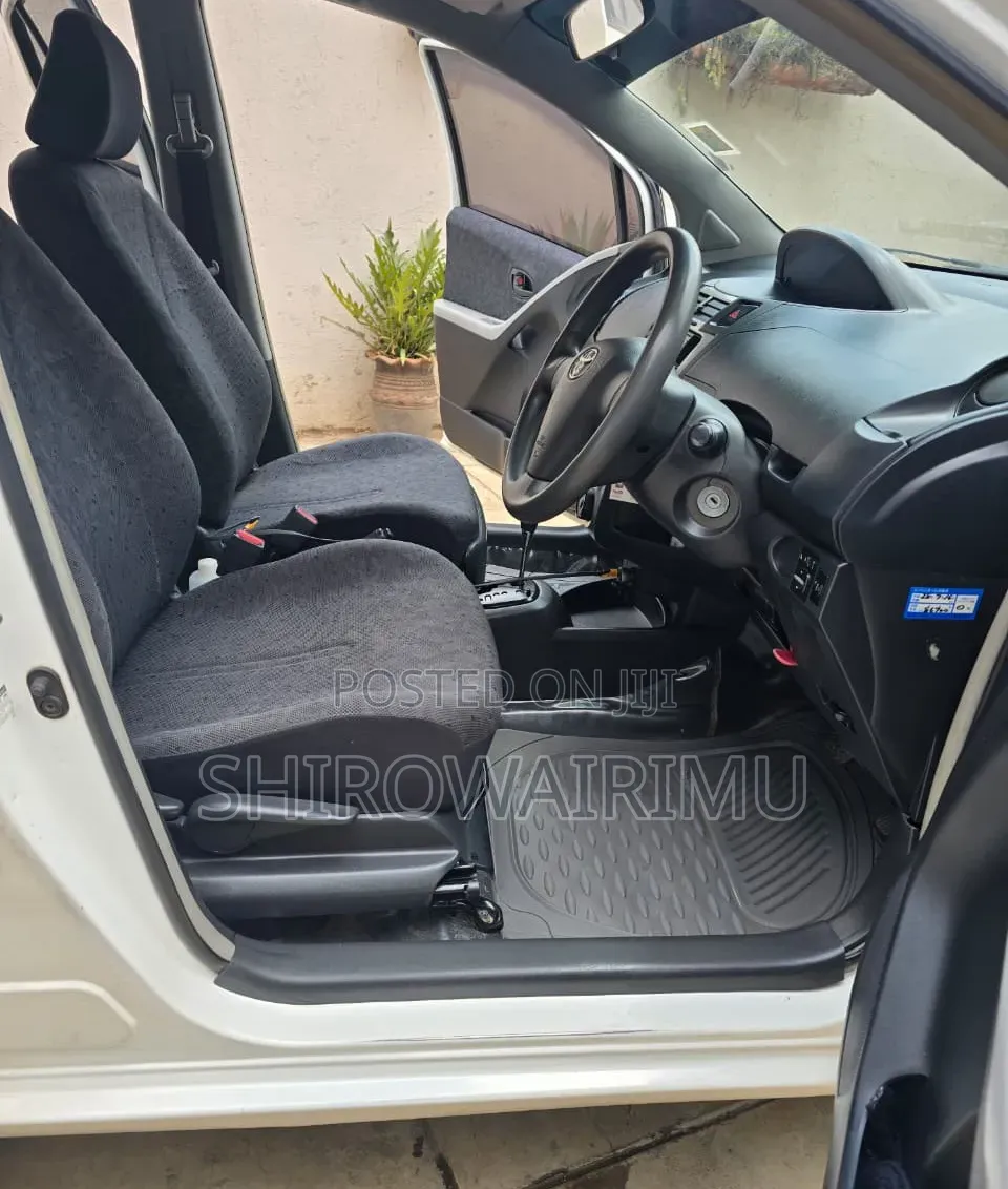 Toyota Vitz 2010 Pearl