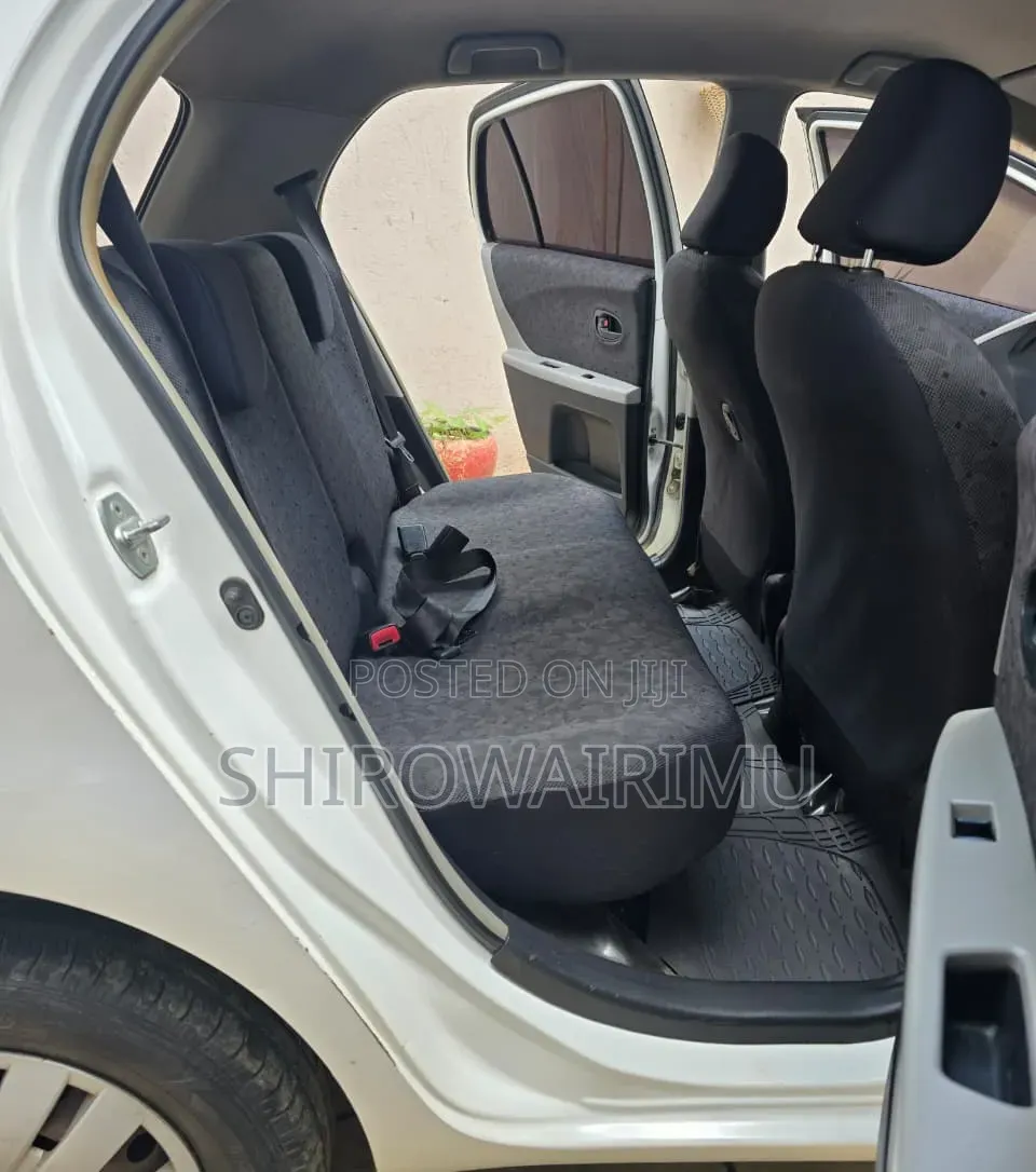 Toyota Vitz 2010 Pearl