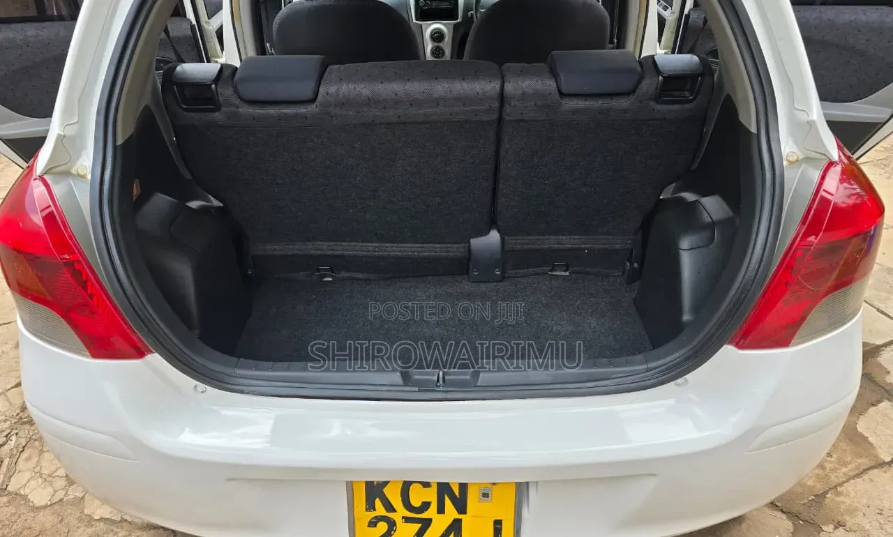 Toyota Vitz 2010 Pearl