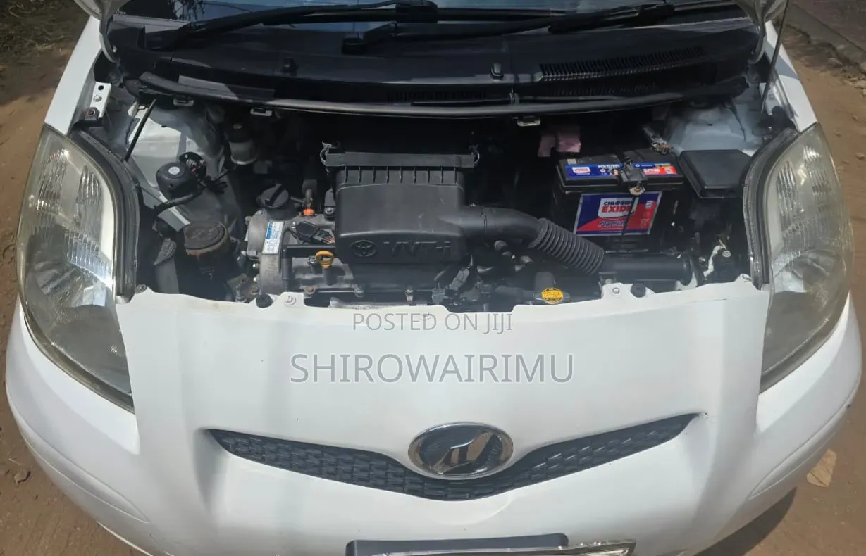 Toyota Vitz 2010 Pearl