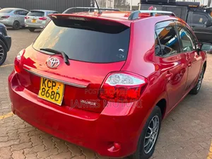 Toyota Auris 2010 Red