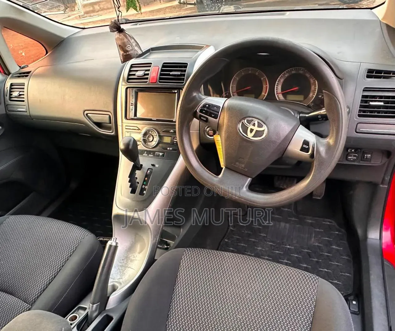 Toyota Auris 2010 Red