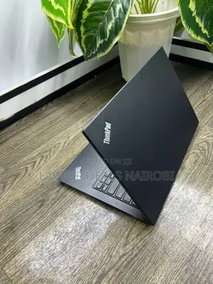 Laptop Lenovo ThinkPad T14s Gen 2 8GB Intel Core i7 SSD 256GB