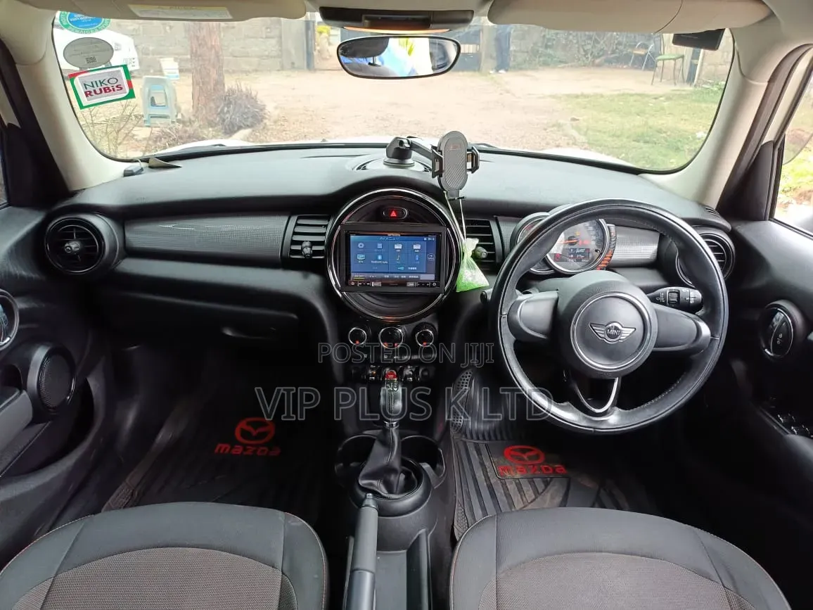 Mini Cooper 2017 White